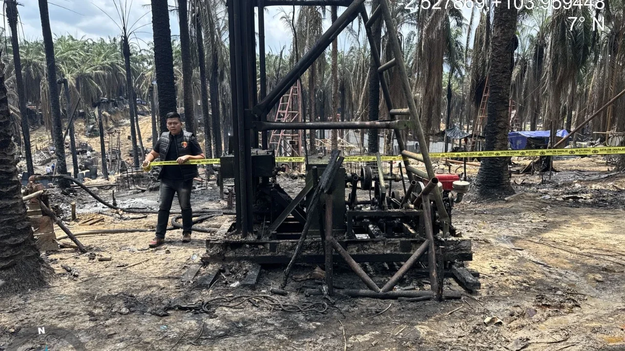 terbakarnya 11 sumur minyak ilegal